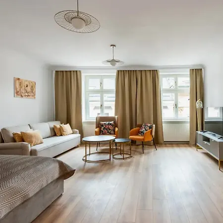 Apartman Utulny Byt S Designovou Rekonstrukci